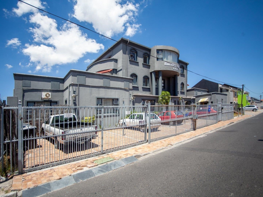 6 Bedroom Property for Sale in Crawford Western Cape